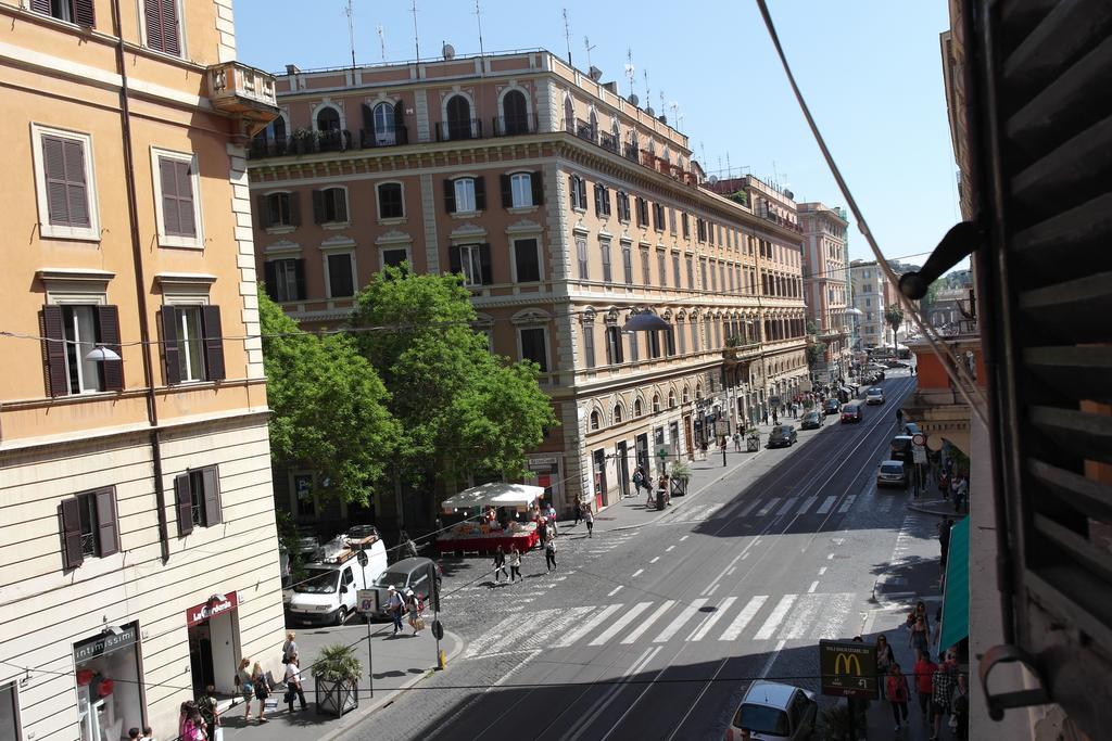 La Casa Di Piero In Via Ottaviano Appartement Rome Kamer foto